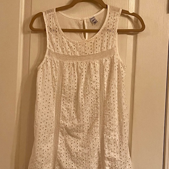 Old Navy Sleeveless Shirt, Size XS, Excellent Condition! - Picture 3 of 5